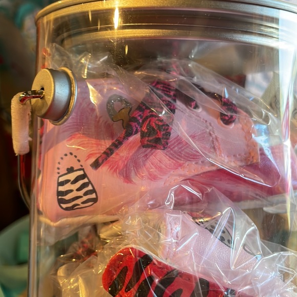 Lil Tootsies hand painted Lil Diva shoes 0-6months new in pail - Picture 2 of 9